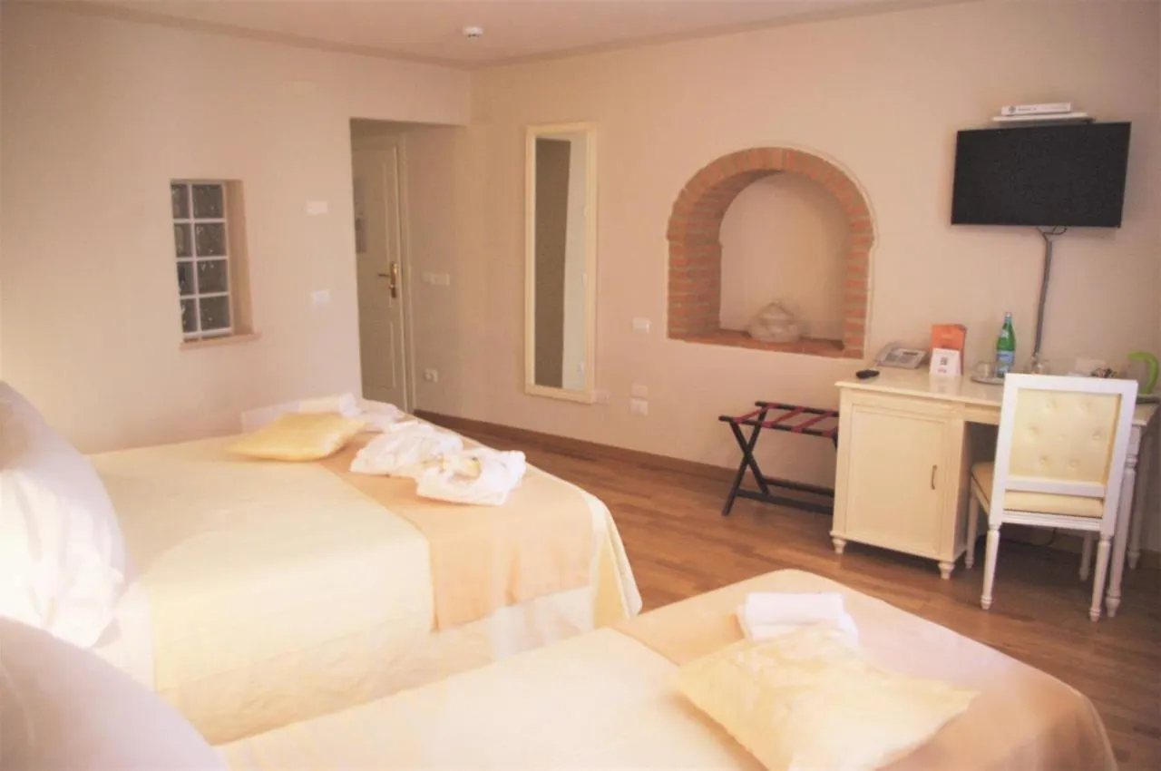 Hotel Volterra In 3*,